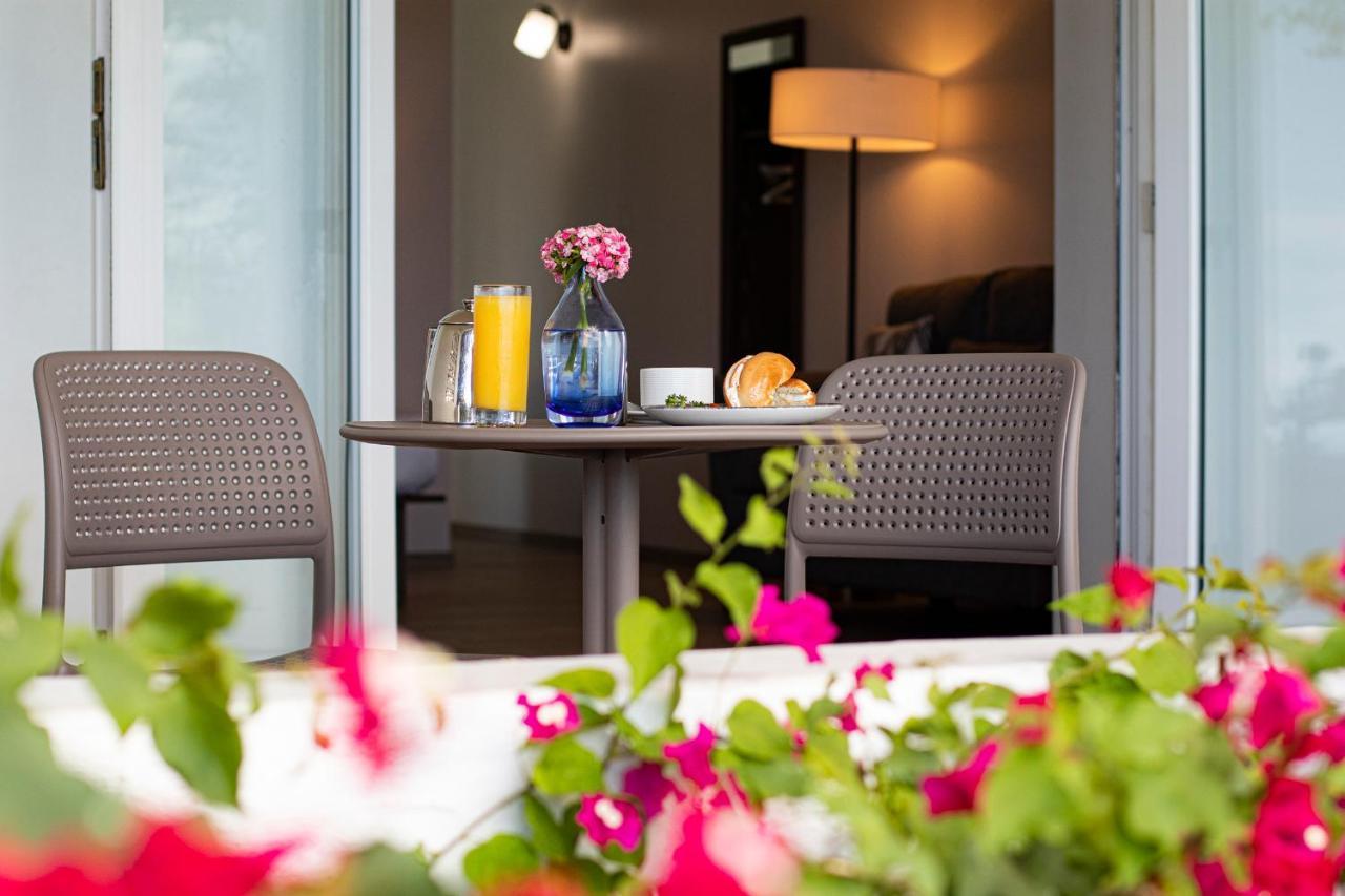 Trade Winds Hotel Dickenson Bay Ngoại thất bức ảnh